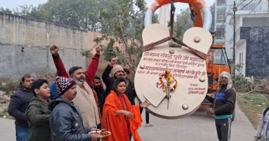 Aligarh: अलीगढ़ से 400 किलो का ताला लेकर महामंडलेश्वर अन्नपूर्णा भारती अयोध्या के लिए रवाना